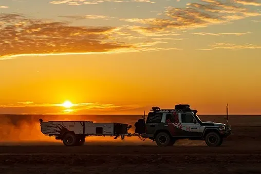 Off-road vehicle recovery in mud or rough terrain